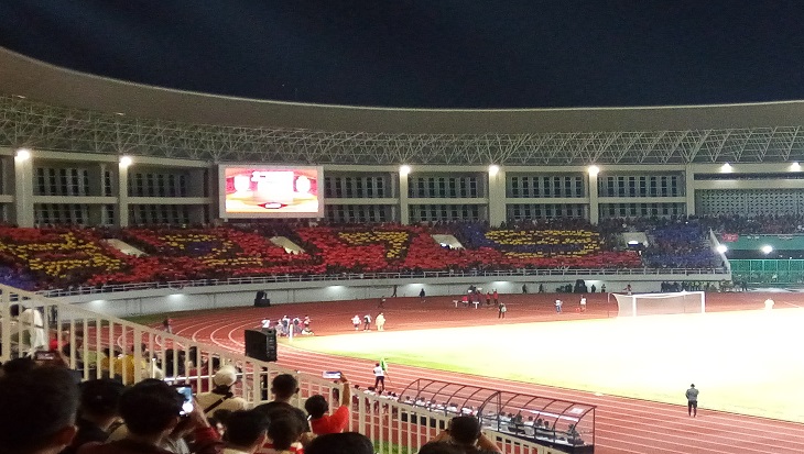 Ribuan suporter Pasoepati mendukung Persis Solo vs Persib Bandung pada laga persahabatan. (MP/Ismail)