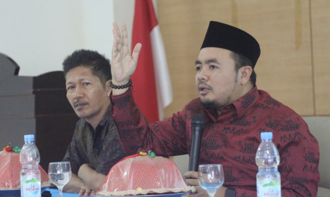 Anggota Bawaslu M Afifuddin saat memberikan penjelasan dalam kuliah umum Fakultas Ushuluddin Universitas Islam Negeri (UIN) Alauddin Makassar, Senin 3 Februari 2020/Foto: Chaidir (Humas Bawaslu Sulawesi Selatan)
