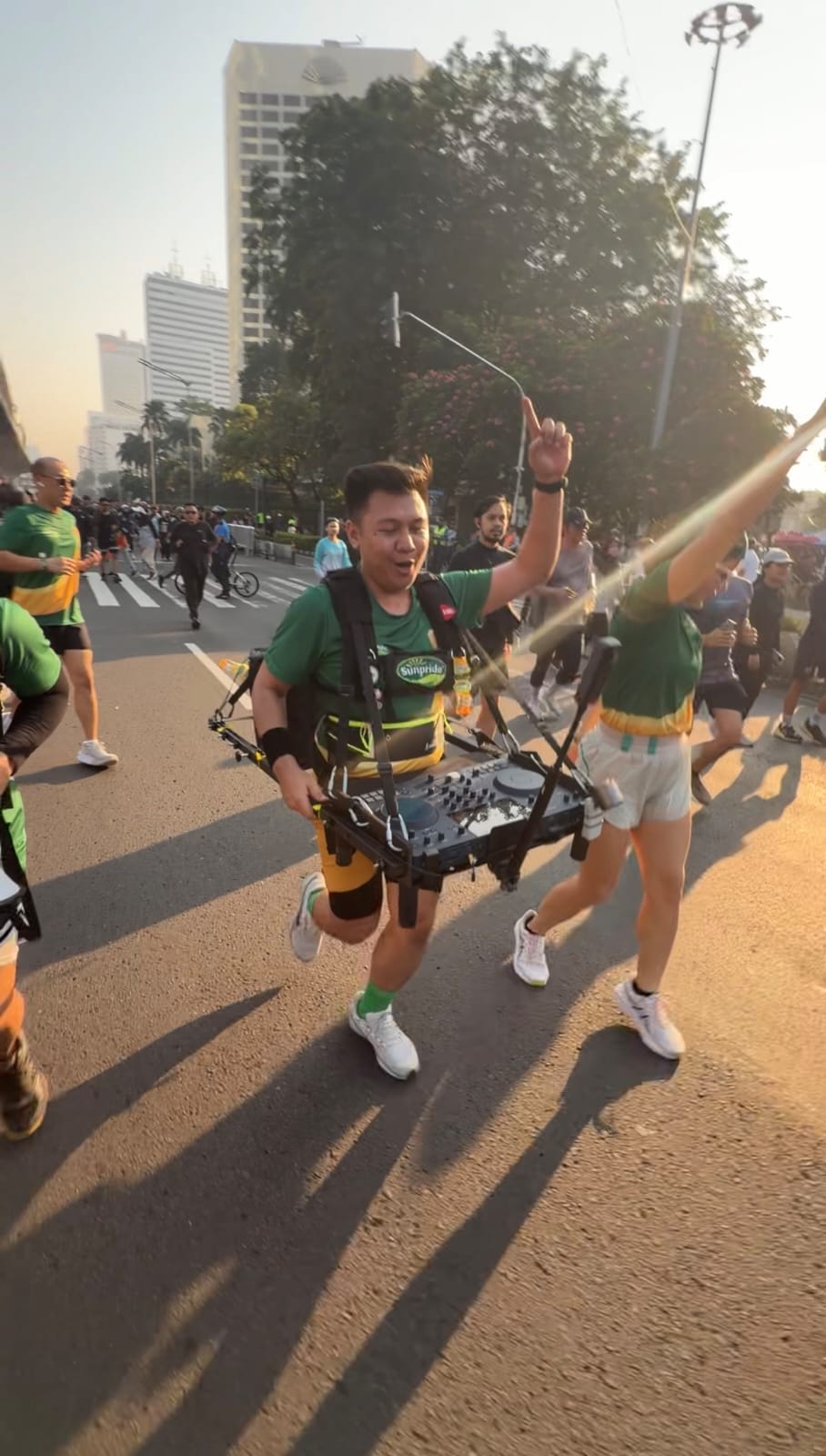 Sunpride Fun Run 10K tantang peserta lari sambil live mixing