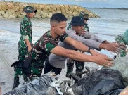 Prabowo Marah-Marah, TNI-Polri Langsung Bersih-Bersih Sampah di Pantai Bali