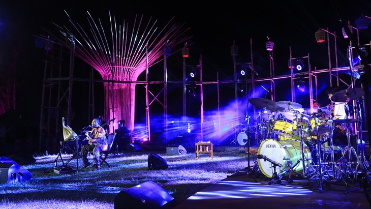 Syahdunya Musik Gilang Ramadhan Komodo Project di Jazz Gunung Bromo 2022