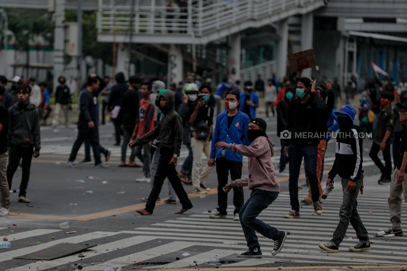 Demo Tolak Omnibus Law Rusuh di Jakarta. Foto: Merahputih.com / Rizki Fitrianto