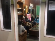 Polisi Cokok Pelaku Prank Pemberi Sembako Sampah ke Waria di Bandung