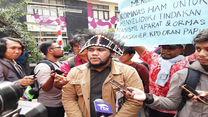 Sekelompok masyarakat Papua mendatangi Gedung Komnas HAM, Jakarta Pusat. Kedatangan mereka menuntut diusutnya dugaan pelanggaran HAM dalam insiden kerusuhan yang terjadi Manokwari, Papua Barat. Foto: MP/Kanu