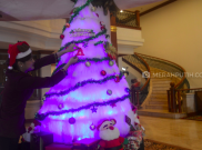 Jelang Natal, Hotel di Solo Ini Buat Pohon Natal dari Mie Soun