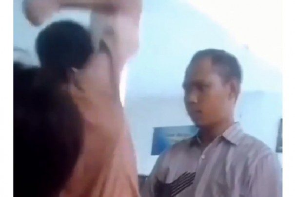 Cerita Guru Honorer di Gresik yang Dipersekusi Anak Didiknya