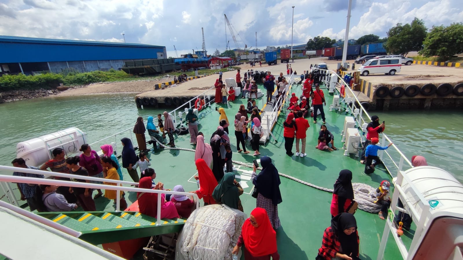 PDIP Beri Layanan Kesehatan Gratis di RS Terapung Laksamana Malahayati
