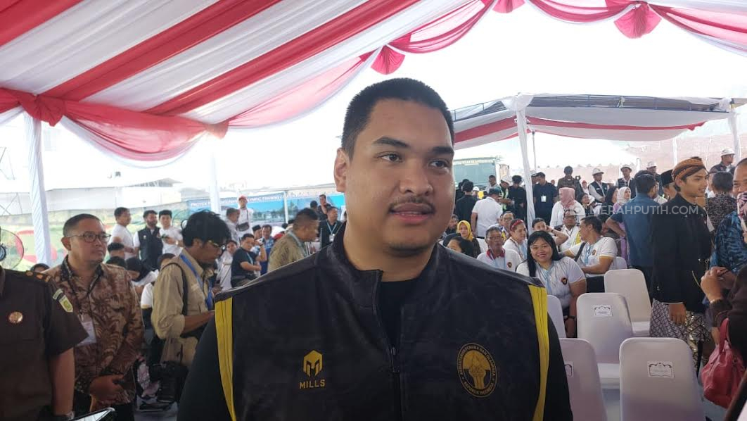 Jokowi Bergurau Masuk Golkar di Depan Menpora Hingga Panglima TNI