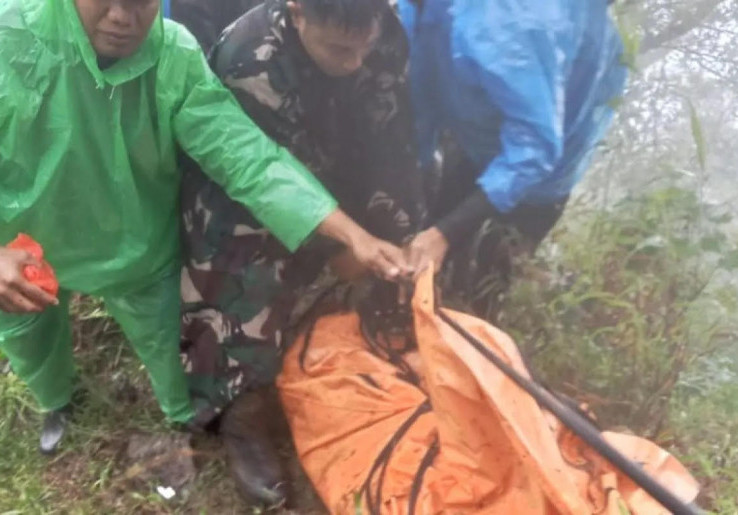 DVI Ambil Sampel DNA Jenazah Laki-laki Pertama Korban Pesawat ATR 42-500