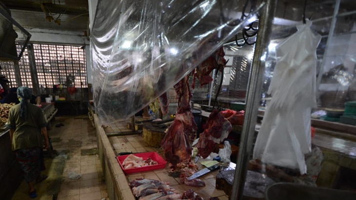 tembok plastik pasar genteng