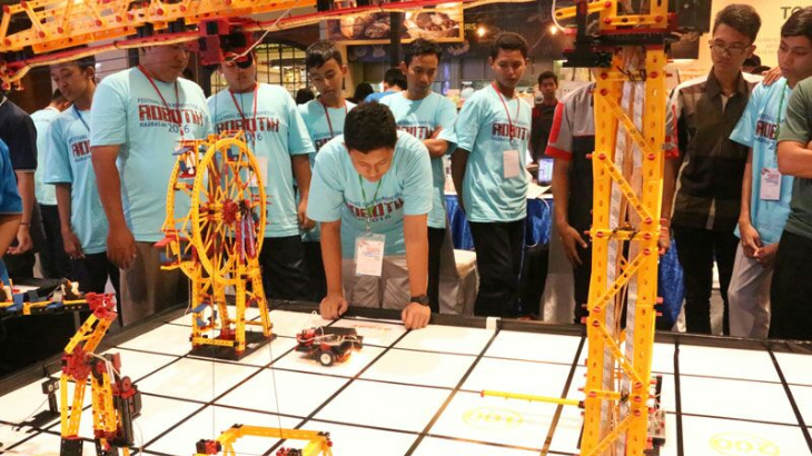 Kompetisi Robotik Madrasah 2017 Ramaikan IIEE