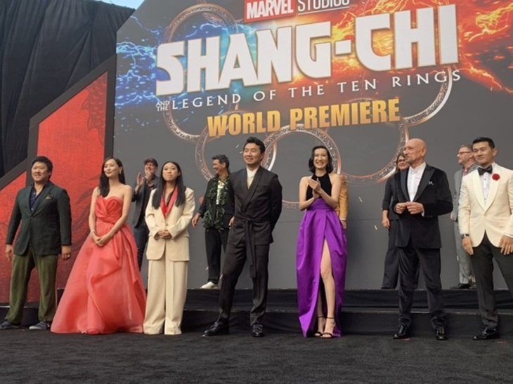 Simu Liu sebagai superhero Asia pertama dan pemeran lain yang didominasi Asia. (Twitter/@shangchi)