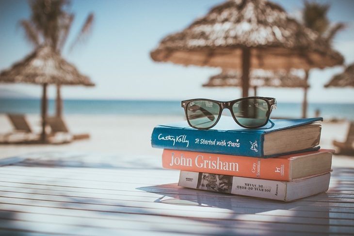 Selalu bawa buku ketika solo travelling. (Foto: Pixabay/Free-Photos)