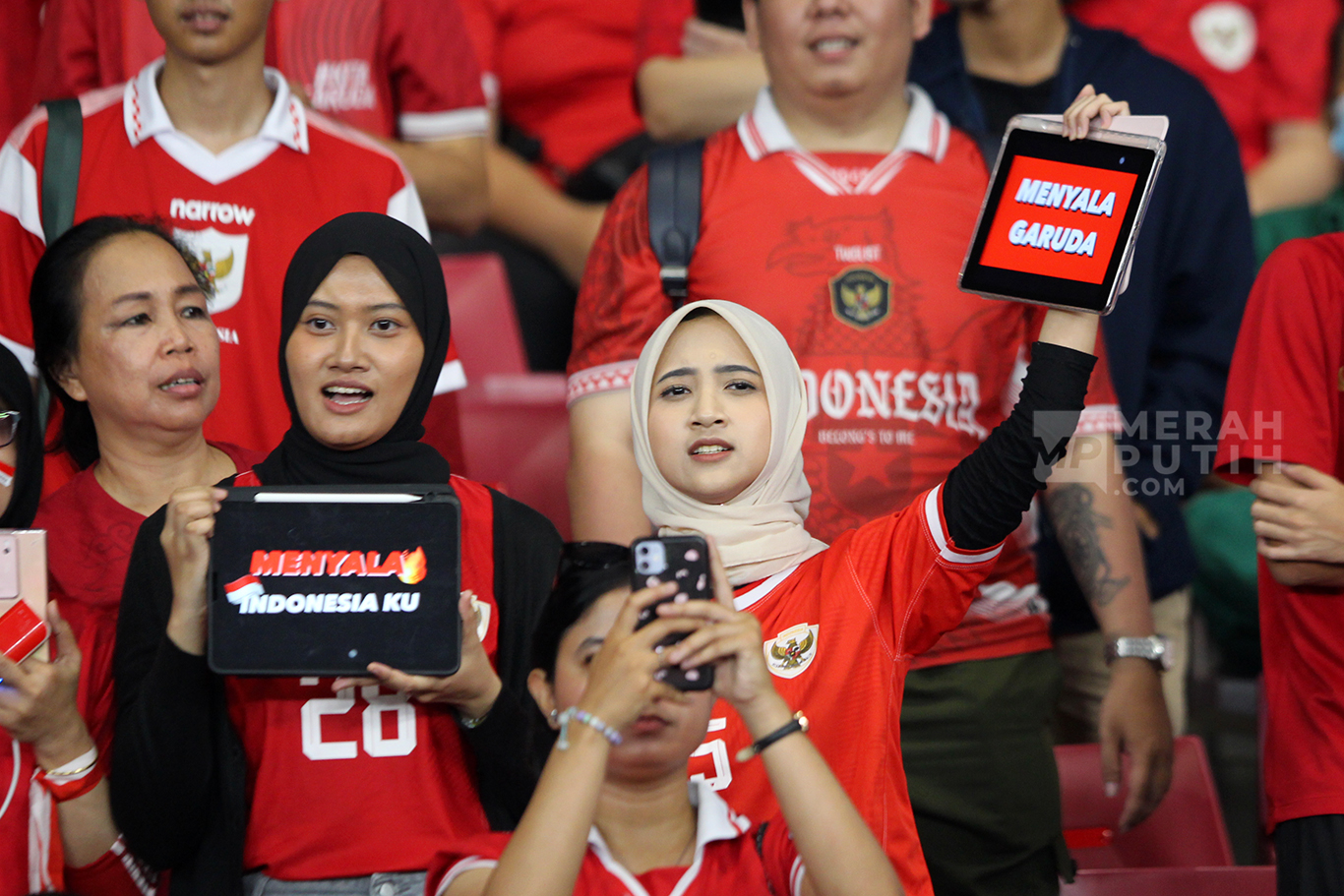 Melihat Aksi Supporter Dukung Timnas Indonesia Merahkan Stadion GBK