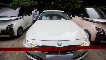 Melihat Lebih Dekat 11 Mobil dan 2 Motor Mewah Sitaan Kasus Perkara Kemnaker di Gedung Merah Putih KPK