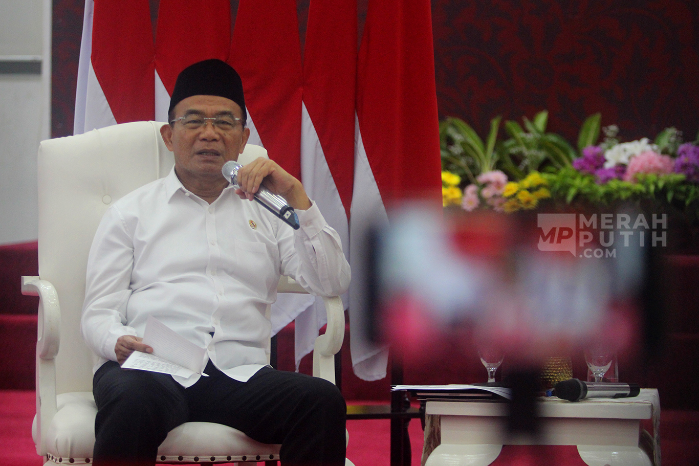 Menko PMK Muhadjir Effendy Paparkan Strategi Penanganan Kemiskinan Ekstrem 