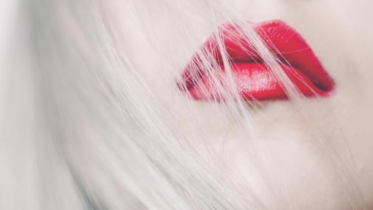 Agar Lipstick Tahan Lama, Jangan Lupa Exfoliating
