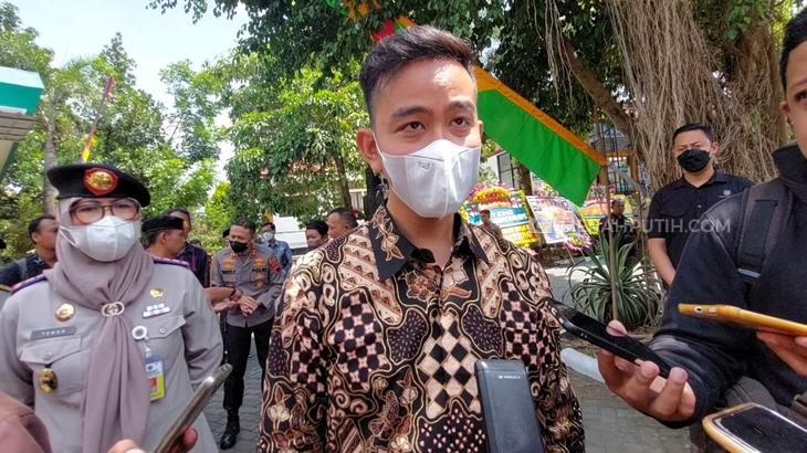Temui Rocky Gerung yang Terkenal Vokal, Gibran Tak Berniat Sindir Pengkritiknya