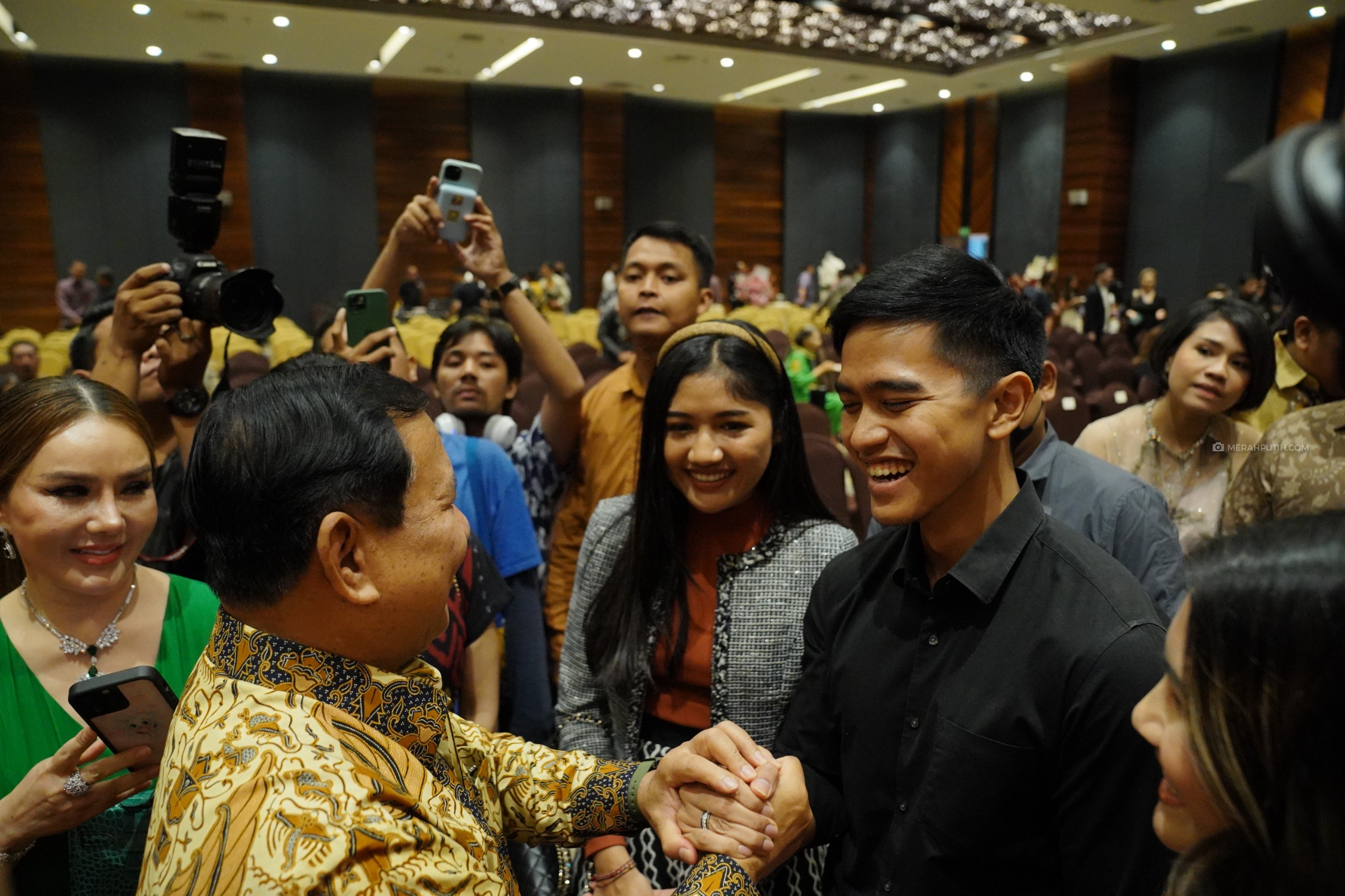 Momen Akrab Prabowo dan Kaesang di Perayaan HUT Luhut