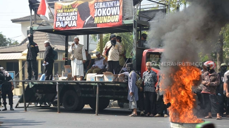 Ormas Islam Demo di Mapolresta Surakarta, Bakar Bendera OPM