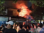 Kios Ayam Goreng D'Kriuk 2 Lantai di Pondok Kelapa Ludes Terbakar