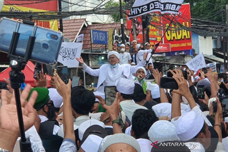 Polisi Didesak Segera Lanjutkan Kasus Hukum Rizieq Shihab