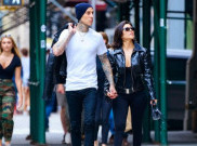 Travis Barker dan Kourtney Kardashian Resmi Bertunangan