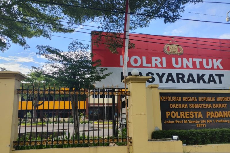 Didampingi Orangtuanya, Pelajar 17 Perakit Bom MAN 3 Diperiksa di Polres Padang