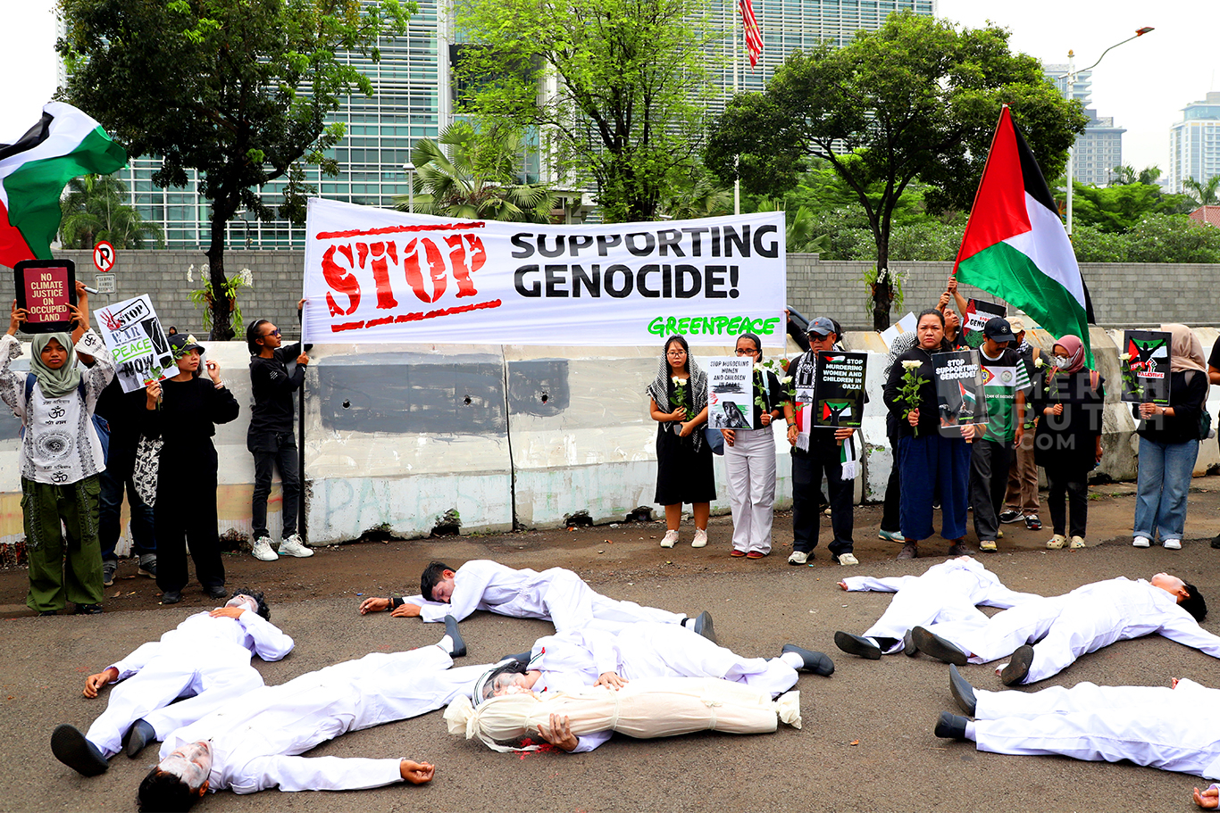Aksi Solidaritas untuk Warga Gaza Palestina di Depan Gedung Kedubes AS Jakarta