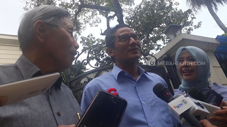 Sandiaga Uno dan Nur Asia di kediamannya. (MP/Ponco Sulaksono)