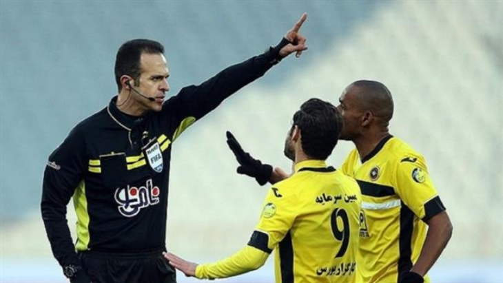 Wasit Iran Ditendang Oknum Pengurus Madura United