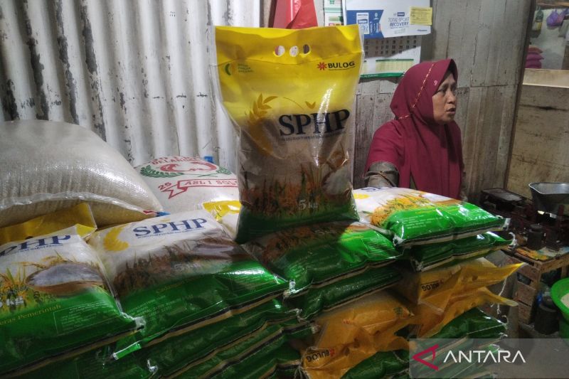 Pedagang Beras Cipinang Diminta Jual Beras Rp 10.385 Per Kilogram
