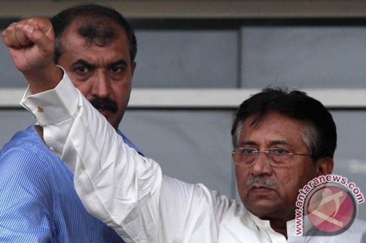 Mantan Presiden Pakistan Pervez Musharraf (kemeja putih). ANTARA/REUTERS/Akhtar Soomro/tm.