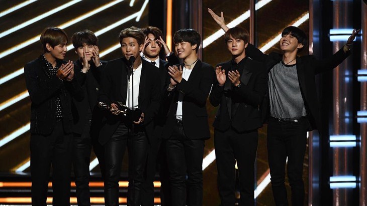 Ketampanan BTS di BBMA 2017 Undang Reaksi Netizen Dunia