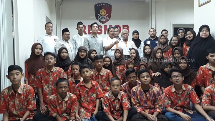 Resmob Polda Metro Berikan Santunan Anak Yatim