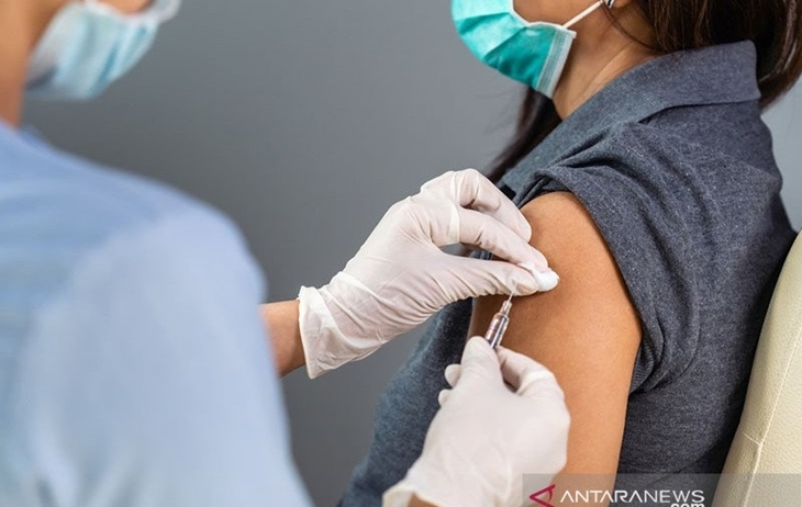 Ilustrasi - Vaksinasi Covid-19 atau vaksin virus corona. ANTARA/Shutterstock/pri. (ANTARA/Shutterstock)