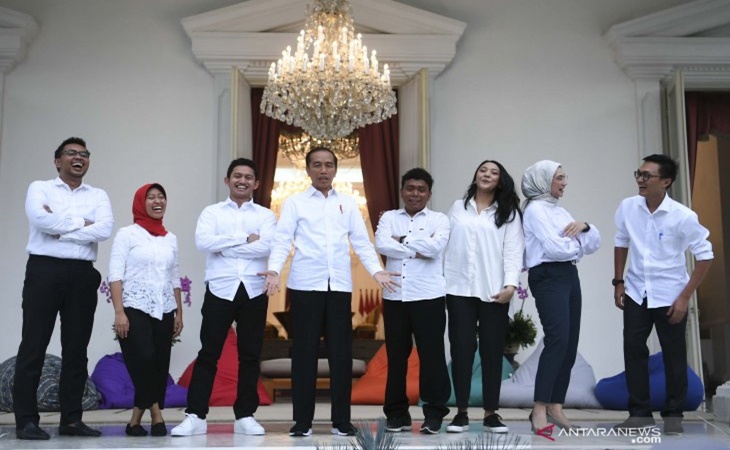   Dua Bulan Menjabat, Baru 1 Staf Khusus Jokowi yang Serahkan LHKPN ke KPK