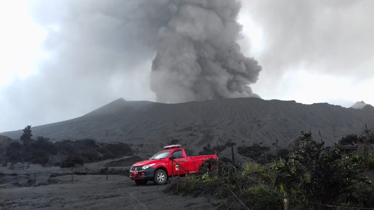 Gunung Bromo Rutin Erupsi, Status Tetap Waspada Level III