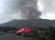 Gunung Bromo Rutin Erupsi, Status Tetap Waspada Level III