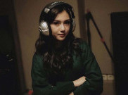 Angie Zelana Galau di 'Kukira Hanya Lagu'