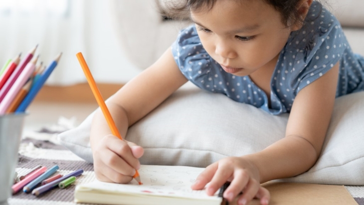 Tulisan tangan kursif melibatkan daerah otak sensorimotor yang tidak diaktifkan dengan mengetik. (Foto: 123RF/sorrapongs)