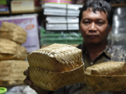 Demi Ikuti Instruksi Anies, PD Pasar Jaya Borong Besek Bambu dari Tulungagung