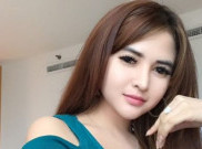 Deretan Pose Cantik Aldira Chena yang Bikin Mata Adem, Nomor 5 Bikin Terkejut  
