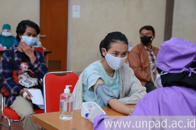 Vaksinasi di Unpad. (Foto: Unpad)