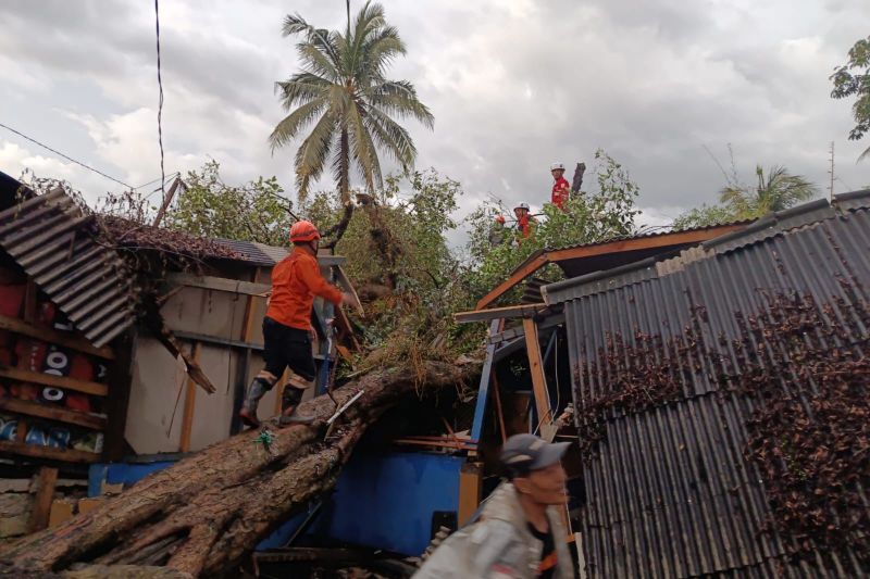 Sejumlah Provinsi Hadapi Bencana Hidrometeorologi saat Lebaran 2026, Lapor BNPB