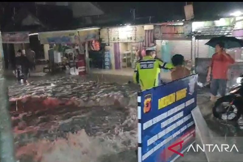 1 Tewas dan 7 Hilang Akibat Longsor Banjir Bandang Sukabumi, Kemensos Kirim Bantuan ke Pengungsian