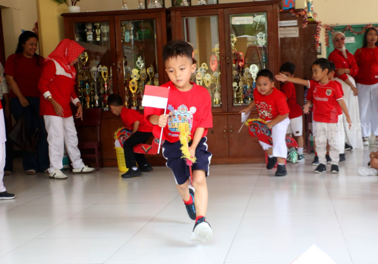 Menanamkan Semangat Nasionalisme Lewat Lomba HUT ke-81 RI di TKN Tegal