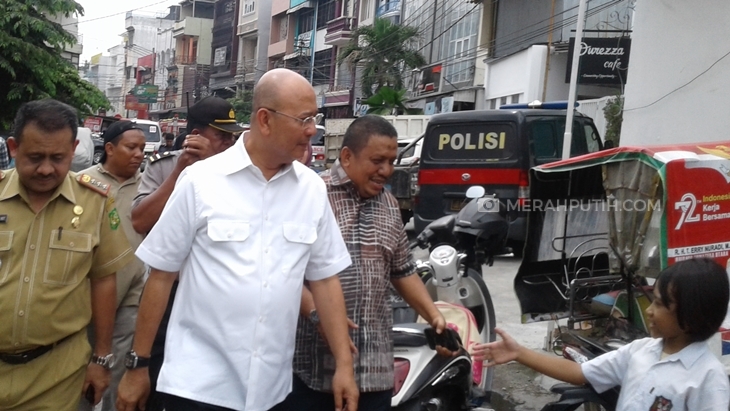 Wali Kota Medan Pimpin Padamkan Api Kebakaran di Kampung Kubur