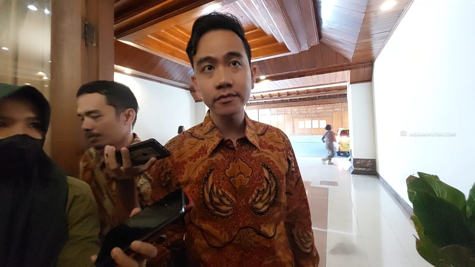 Gibran Tetap Ngantor di Balai Kota saat Sidang Putusan MK