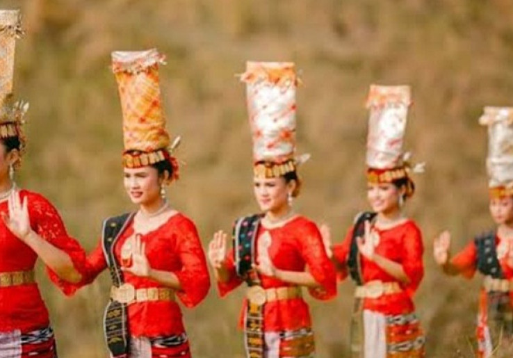 Manghutti Tandok Tradisi yang Dilakukan Perempuan Batak